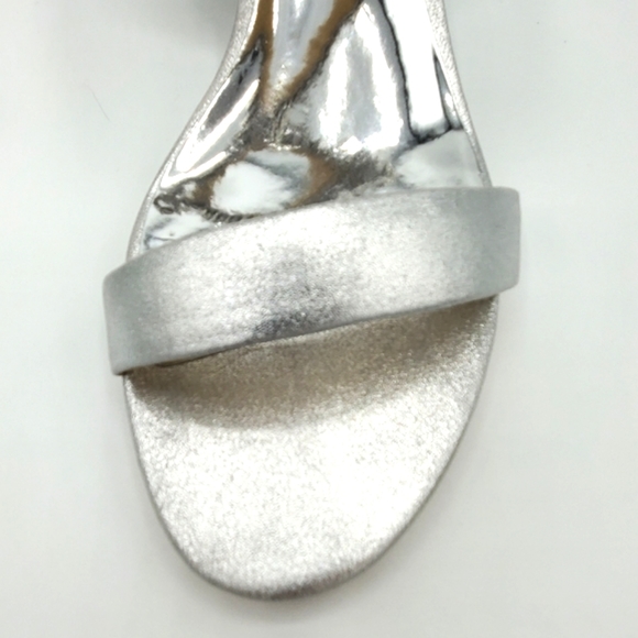 Badgley Mischka Larisa wedges, Silver, NIB - Picture 8 of 9
